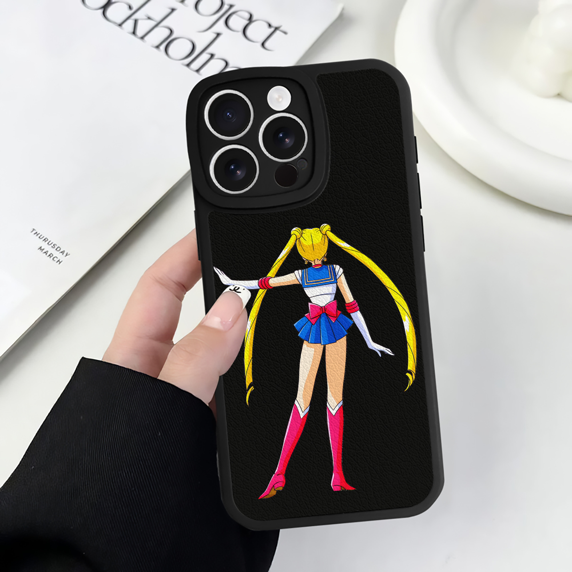 （画像用） 美少女戦士セーラームーン 月野 うさぎ つきの うさぎ Sailor Moon Tsukino Usagi 【iPhone 16シリーズ対応】シリコンスマホケース（レザー調） 材質：シリコン